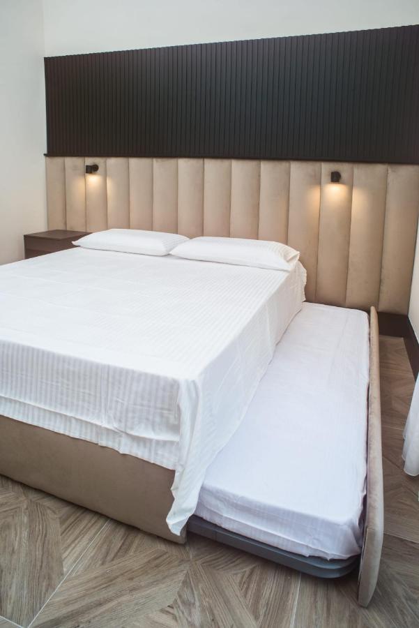 Fida Rooms Наполи Екстериор снимка