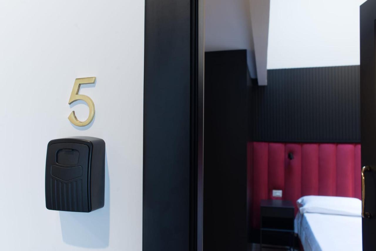 Fida Rooms Наполи Екстериор снимка